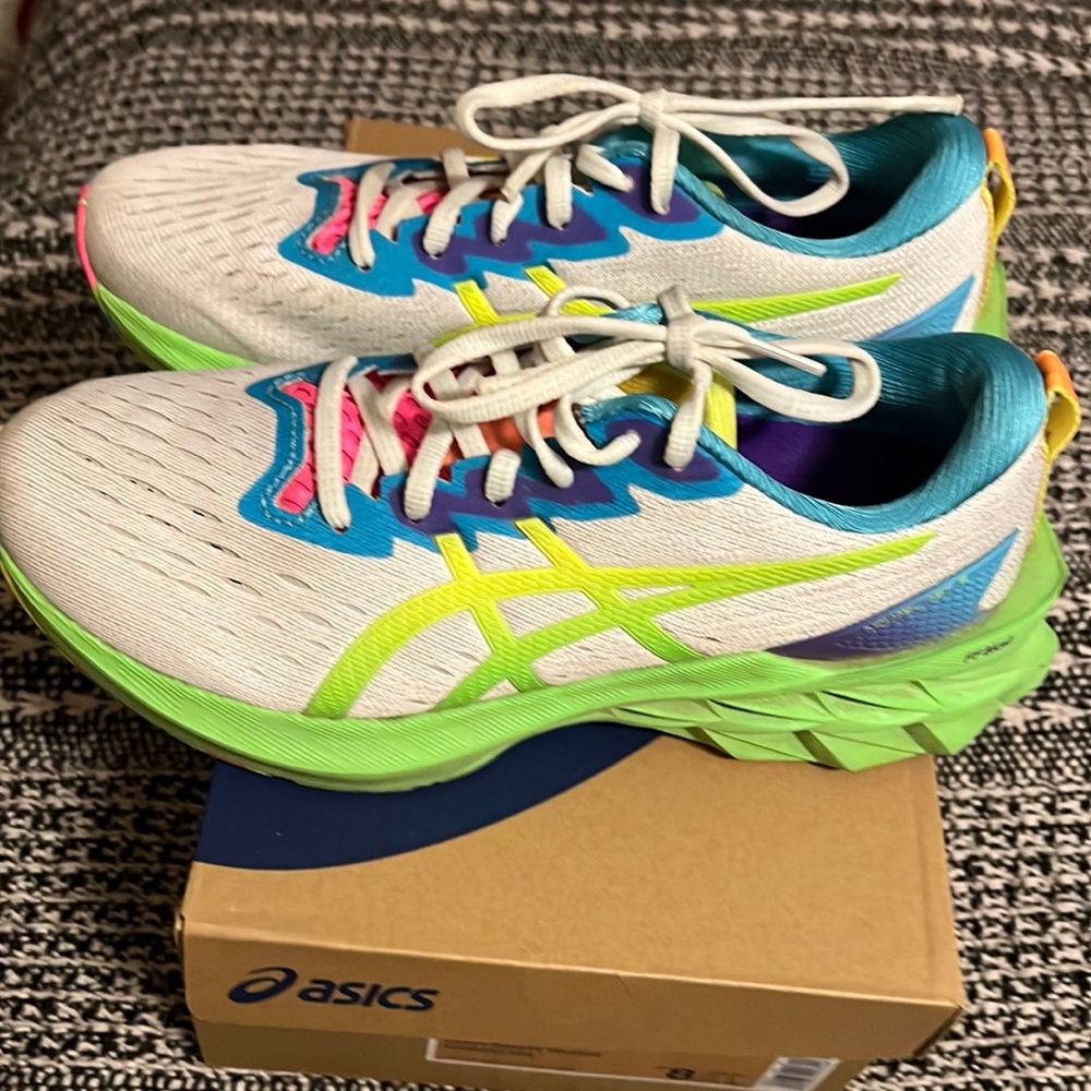 Asics Women’s Novablast 2, Size 8, White/Neon, good gently used condition.